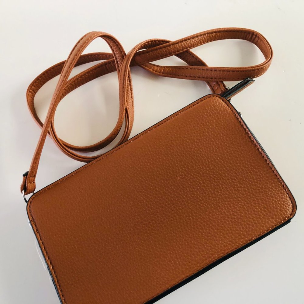 TAHARI Women's Small Crossbody/Clutch Purse NWOT - Picture 3 of 4